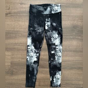 ALO Yoga Monochrome Marble Patterned Leggings